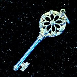 Selling Authentic 18 kt Tiffany pendant